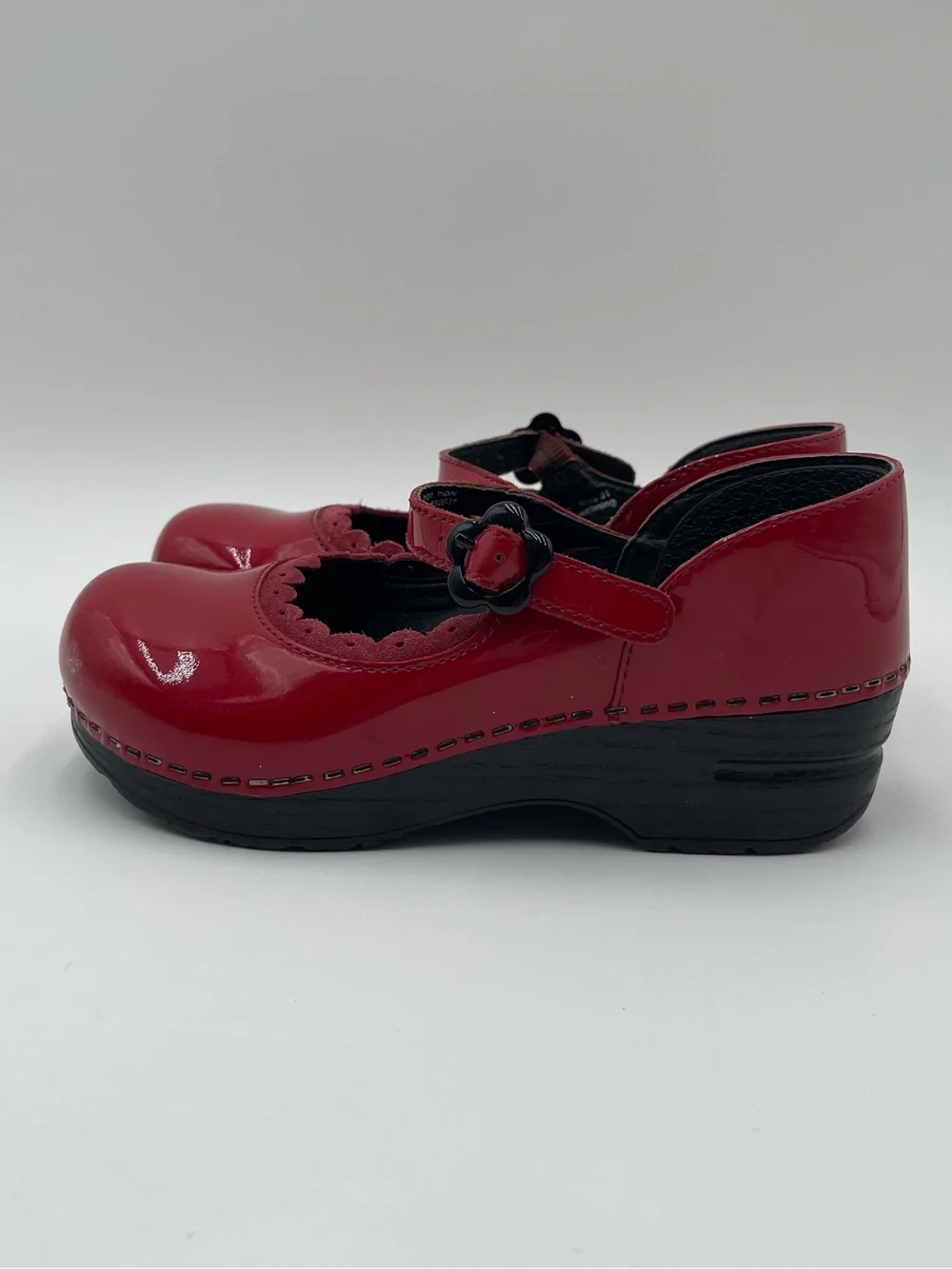 Dansko Girls Red Patent Leather Mary Janes Clogs Shoes Buckle Kids 31 US 12.5-13